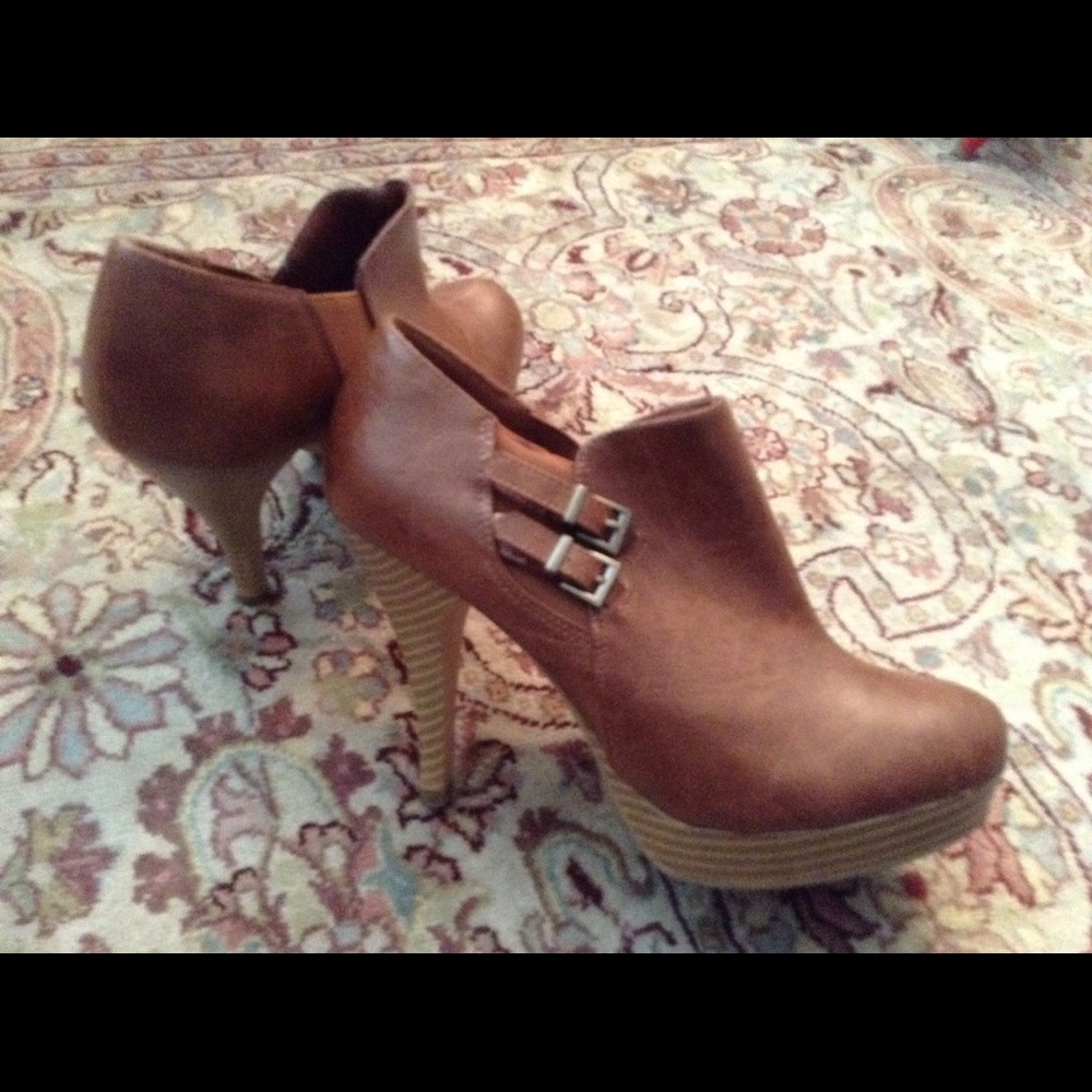 Fioni Platform Heels